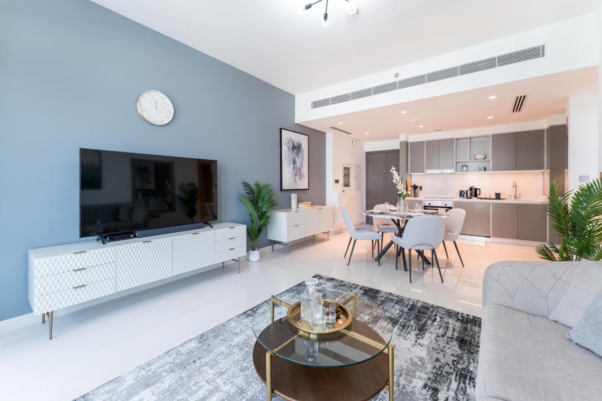 Picturesque 1br With Sea View And Access *
